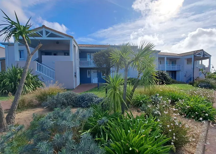 Appartements Front De Mer 2 Piscine Chauffees La Pironniere Residence De L'Estrand